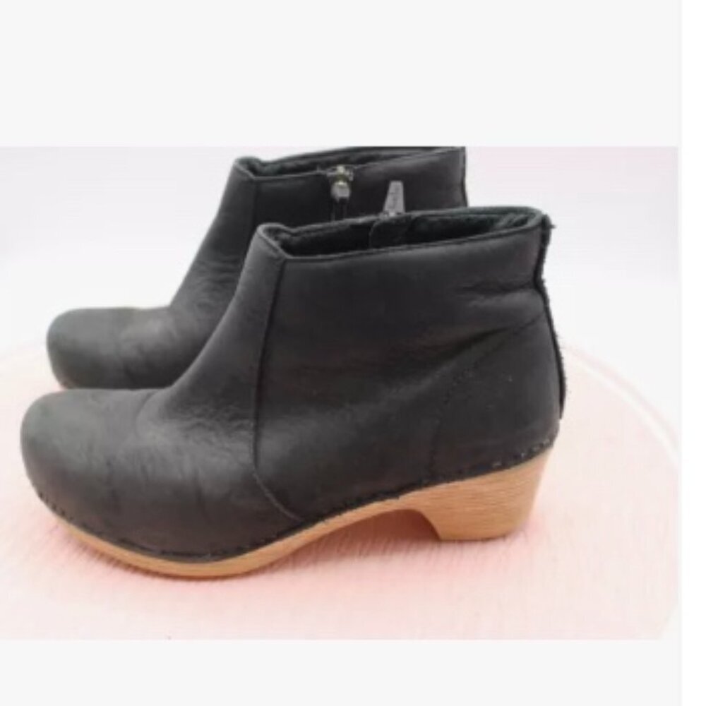 Dansko Maria Ankle Booties. Black Pre- Owned Size 37
